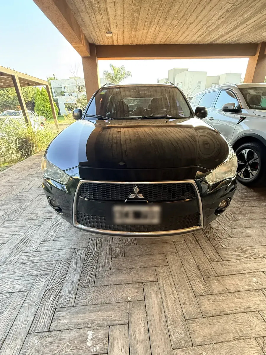 Mitsubishi Outlander — foto 2 de 7