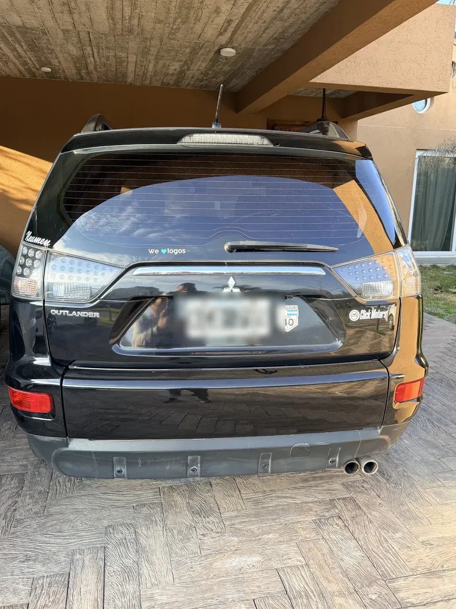 Mitsubishi Outlander — foto 7 de 7