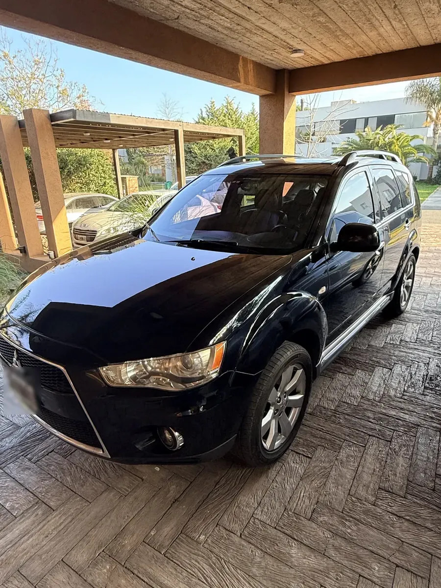 Mitsubishi Outlander — foto 3 de 7
