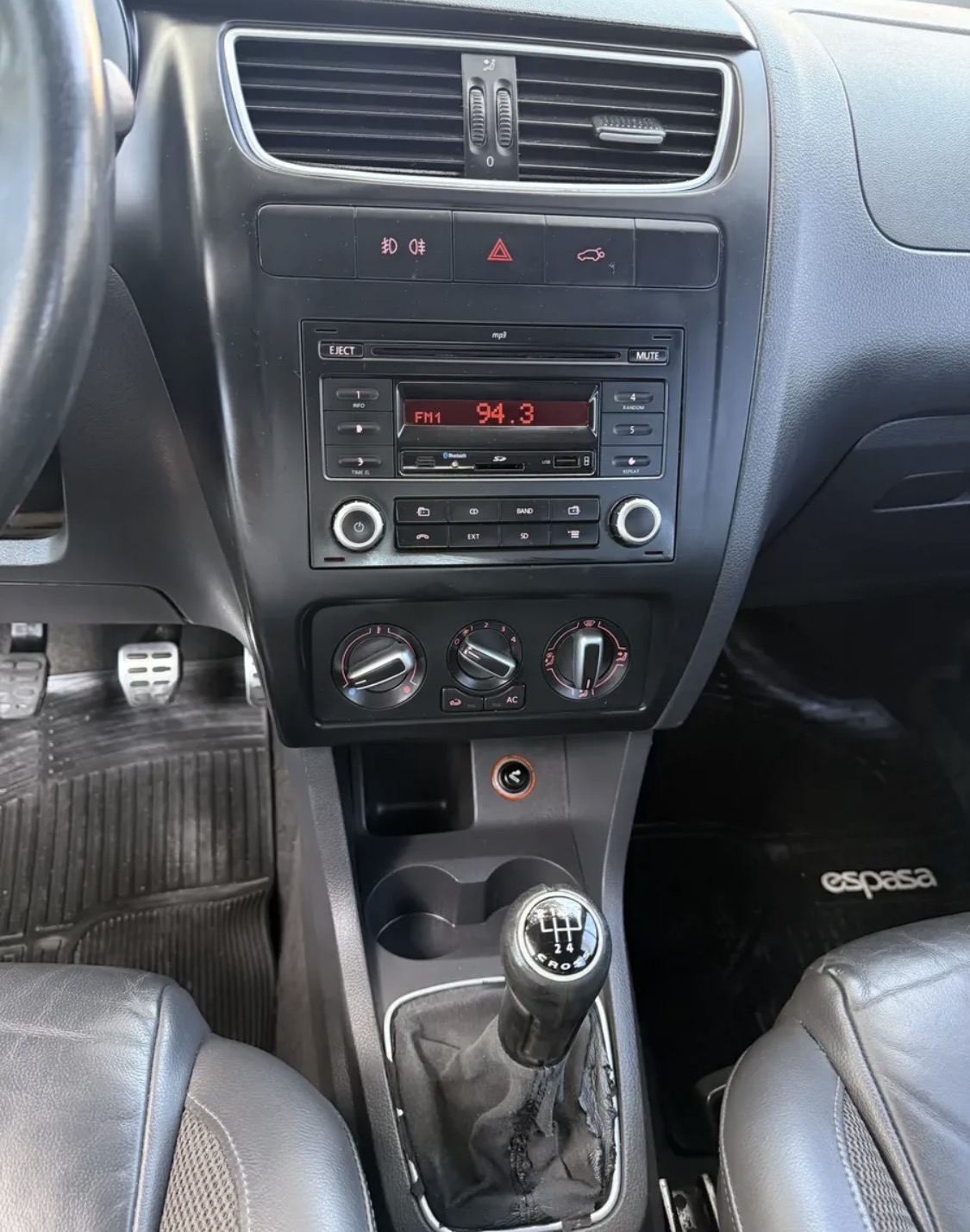 Volkswagen CrossFox — foto 11 de 15