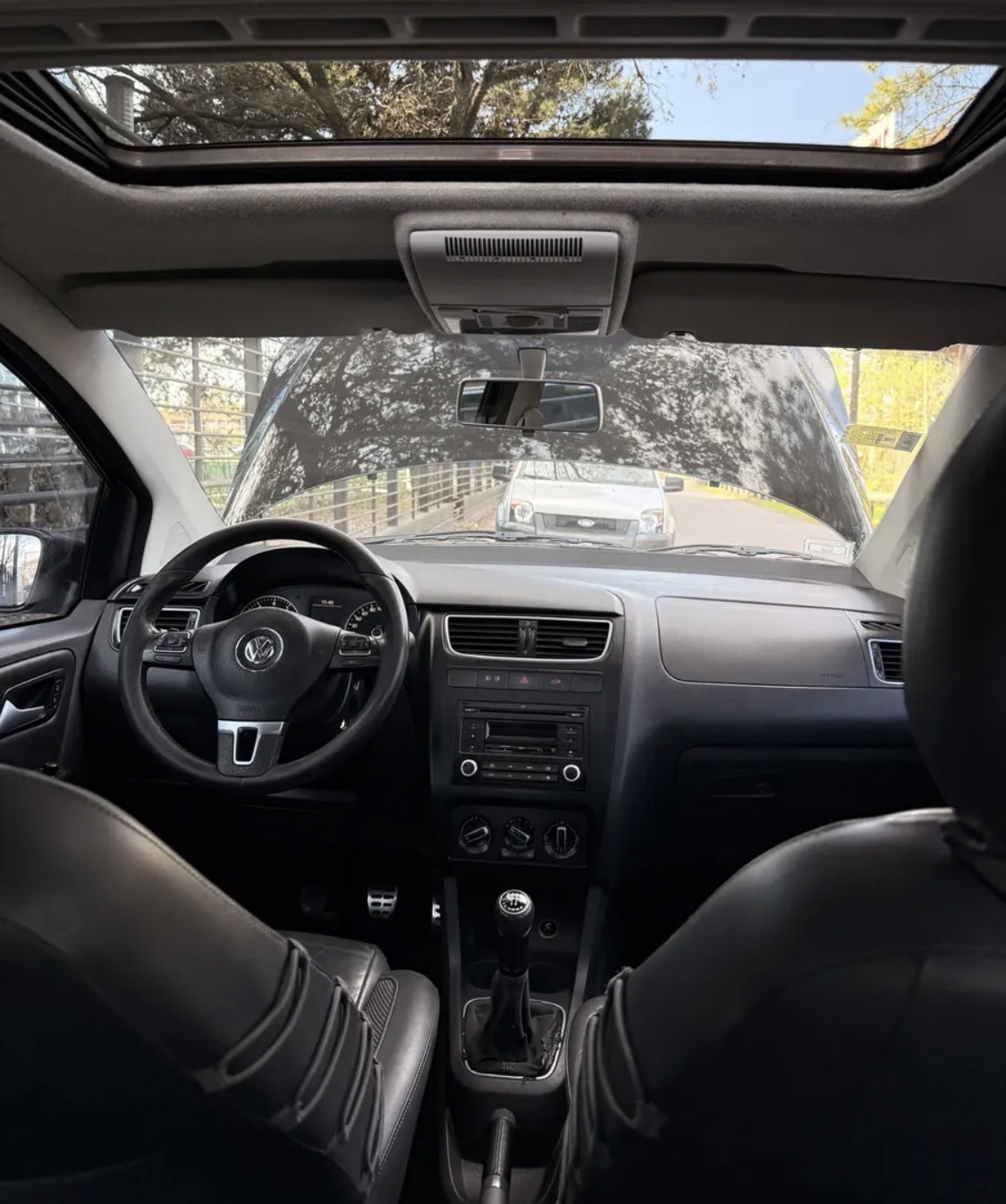 Volkswagen CrossFox — foto 8 de 15