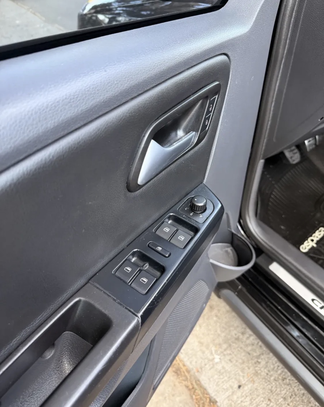 Volkswagen CrossFox — foto 10 de 15